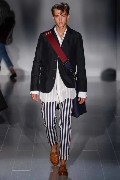 Look 30